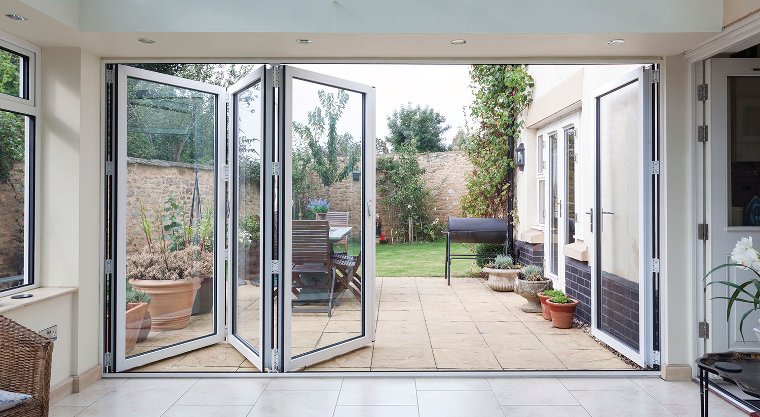 Top Manufacturing Modern Folding Door Windows Thermal Insulated Low-E Aluminium Double Tempered Glass Entry Exterior Patio Mall