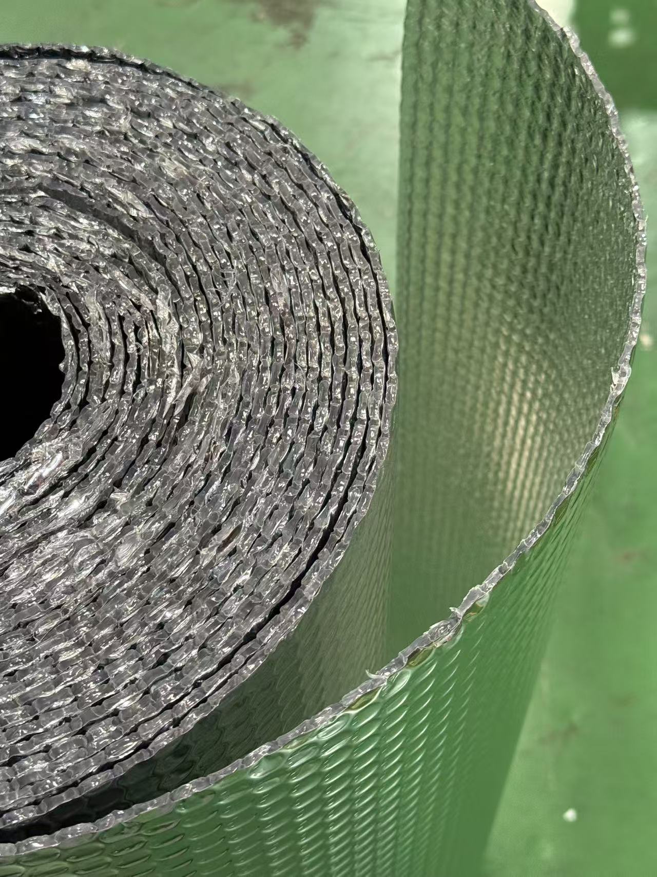 Double-Sided Reflective Aluminum Bubble Wrap Roll - Thermal Insulation Sheet for Windows, Pipes, Warehouse Temperature Control