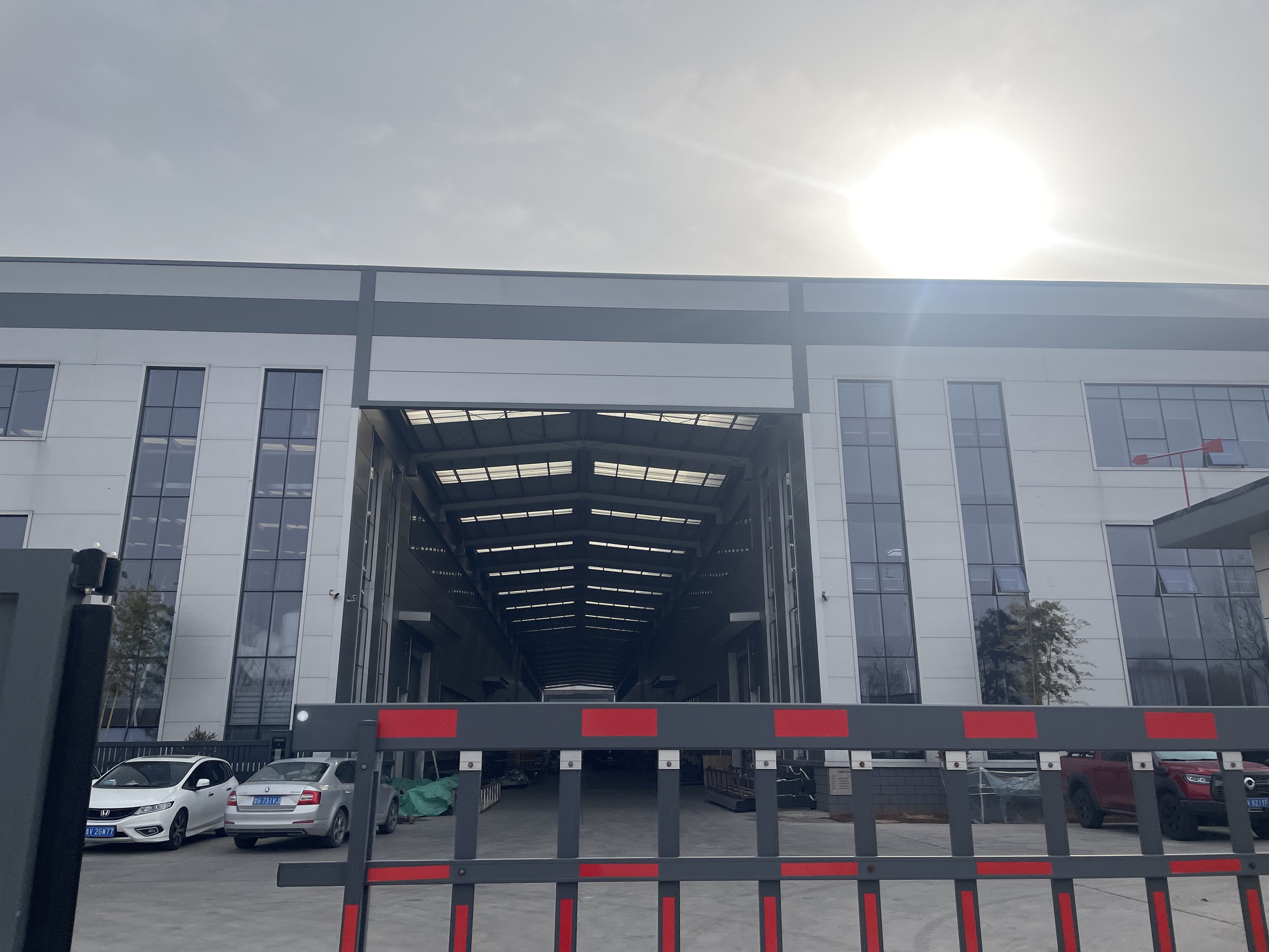 Top Manufacturing Modern Folding Door Windows Thermal Insulated Low-E Aluminium Double Tempered Glass Entry Exterior Patio Mall