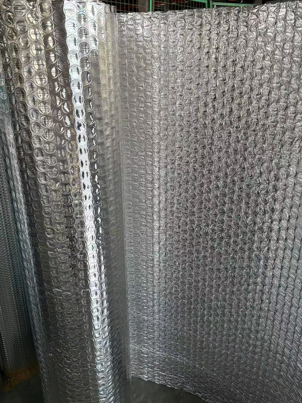 Double-Sided Reflective Aluminum Bubble Wrap Roll - Thermal Insulation Sheet for Windows, Pipes, Warehouse Temperature Control