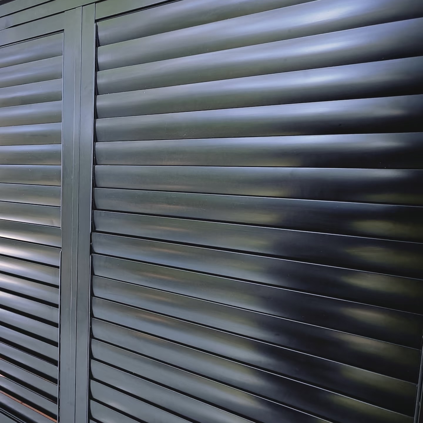 Heavy Duty Aluminum Alloy Accordion Storm Shutters Folding Louver Door Eco-Friendly Exterior Security Sunshade Window For