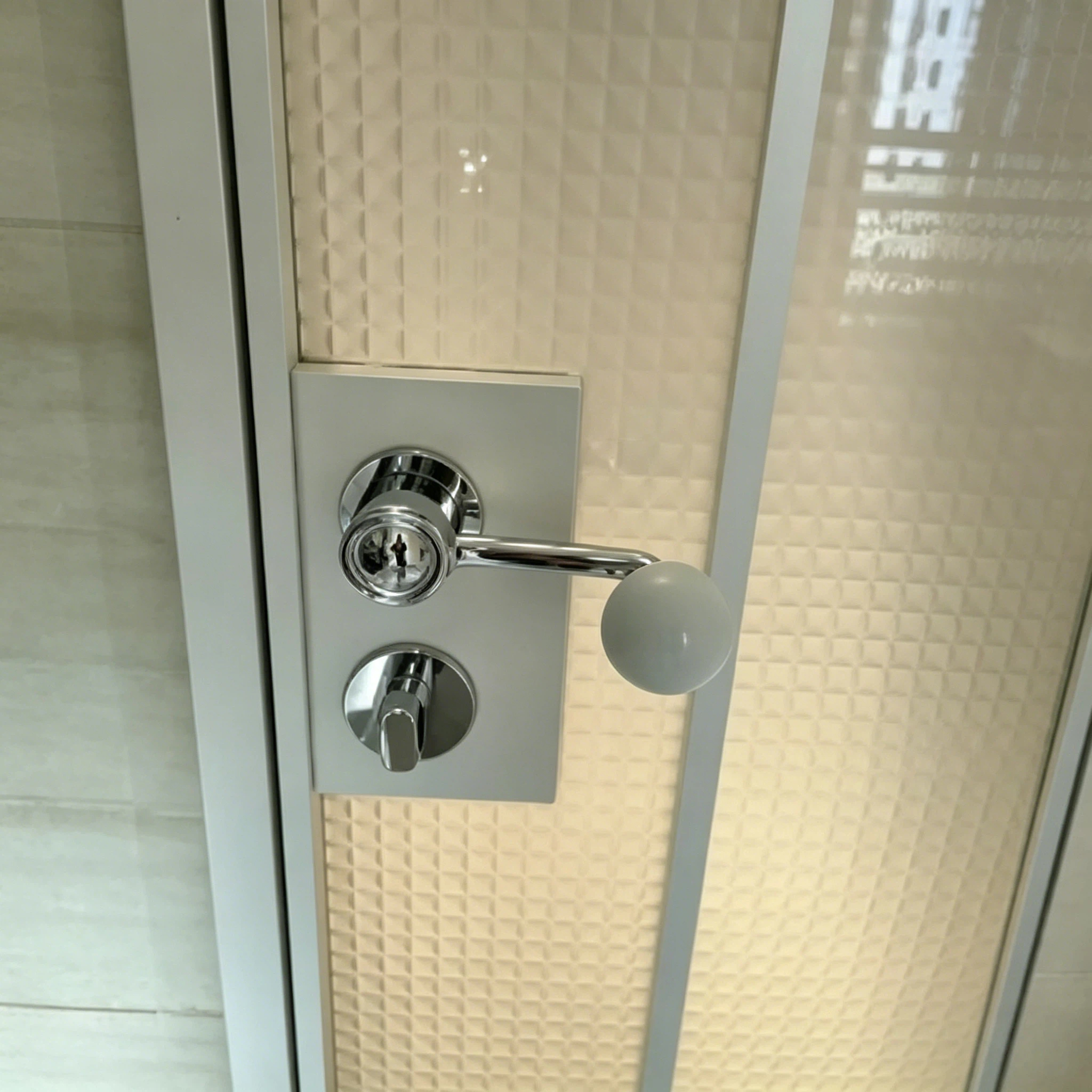Scandinavian Carved Aluminum Alloy Glass Door Interior Use-Water Resistant Design ZIMING Brand 3 Year Warranty for Bathroom
