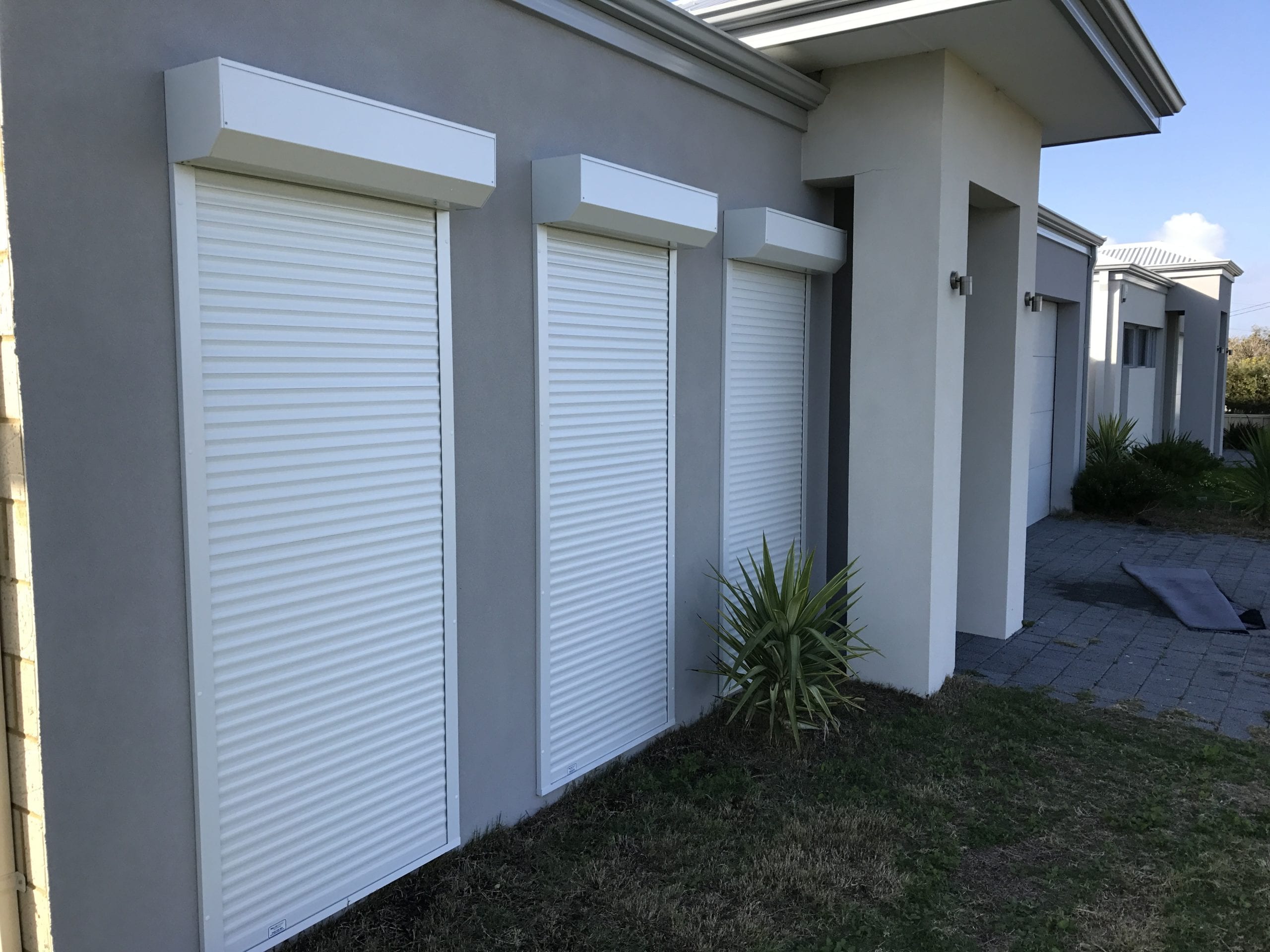 Customized Front Window Security Roller Shutter Shop Aluminum Alloy Remote Control Aluminum windows with Roller Shutter Window