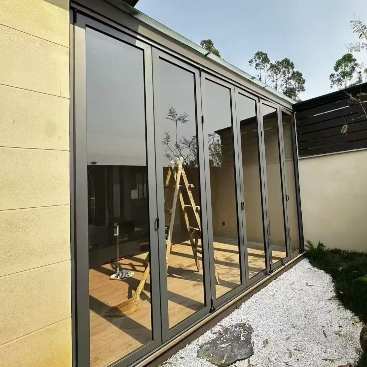 High Tightness CE Approved Modern Glass Aluminum Frame Folding Door for Exterior Entry and Commercial Use