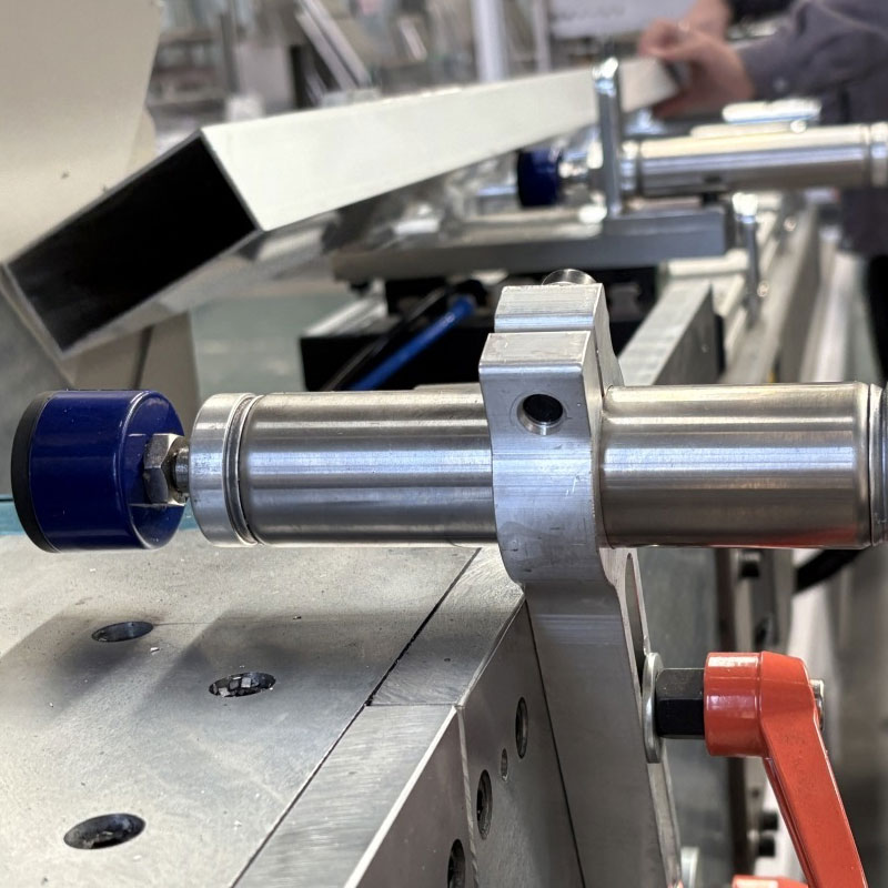 Cylinders and pressing heads