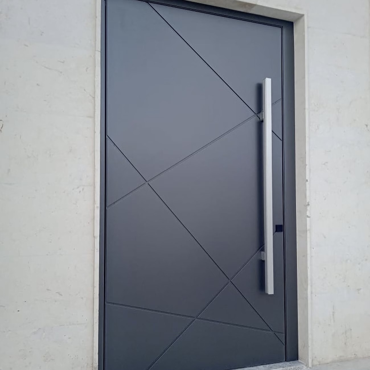 Aluminum Alloy Entry Doors Pivot Door Hidden Pivot Structure Large Opening Angle Waterproof European Design Exterior Front Door