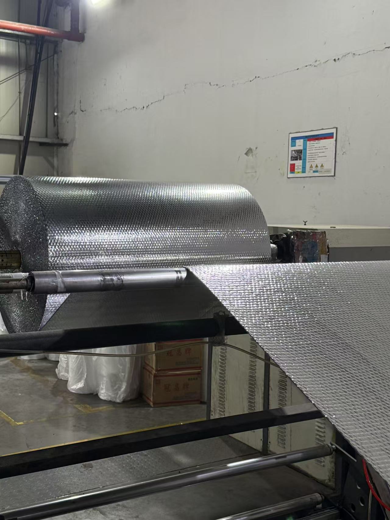 Double-Sided Reflective Aluminum Bubble Wrap Roll - Thermal Insulation Sheet for Windows, Pipes, Warehouse Temperature Control