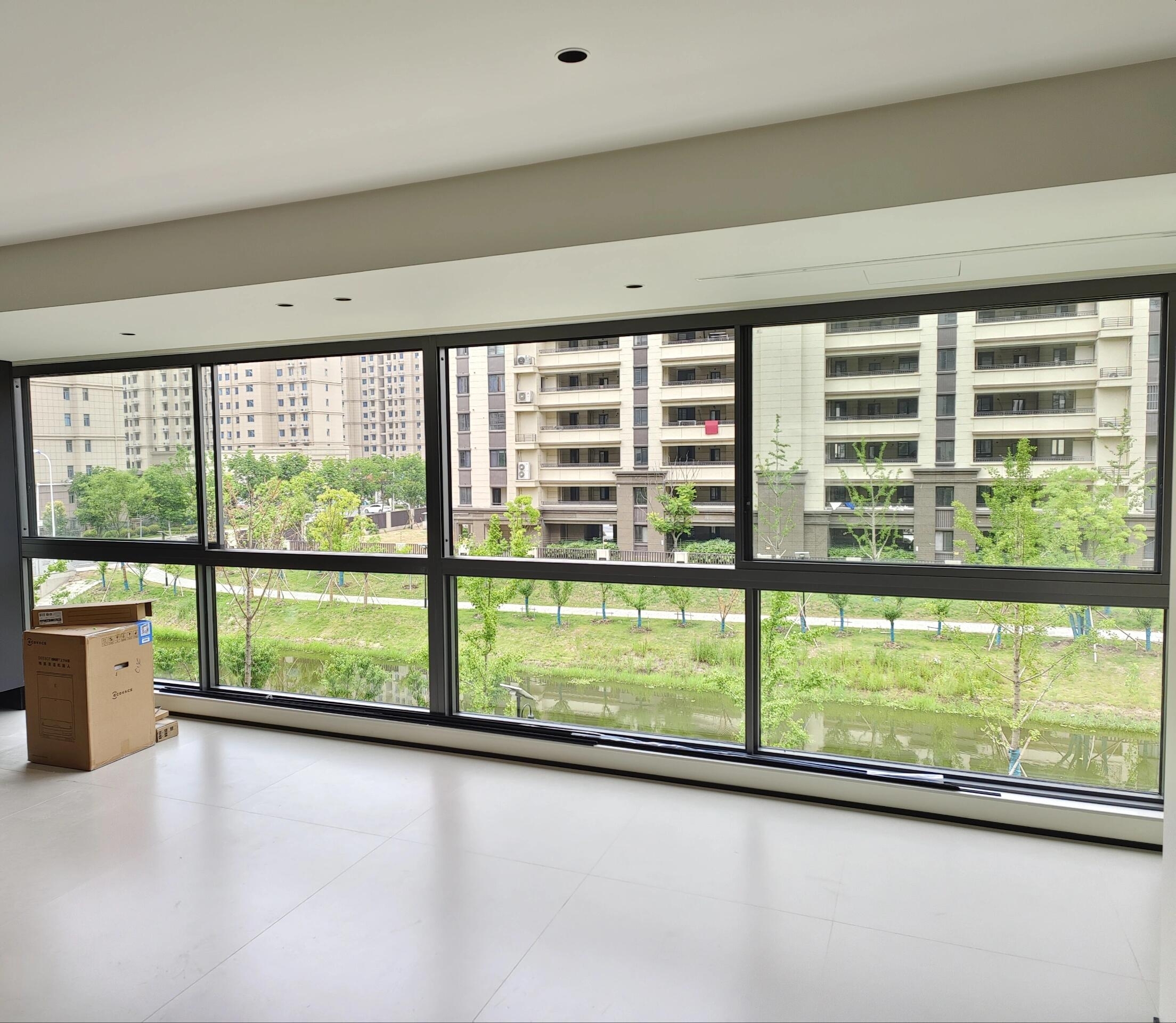 Minimalist Exterior Sliding Windows CE EN 14351-1 Certified with Double Glass for Apartments Balcony Residential Use
