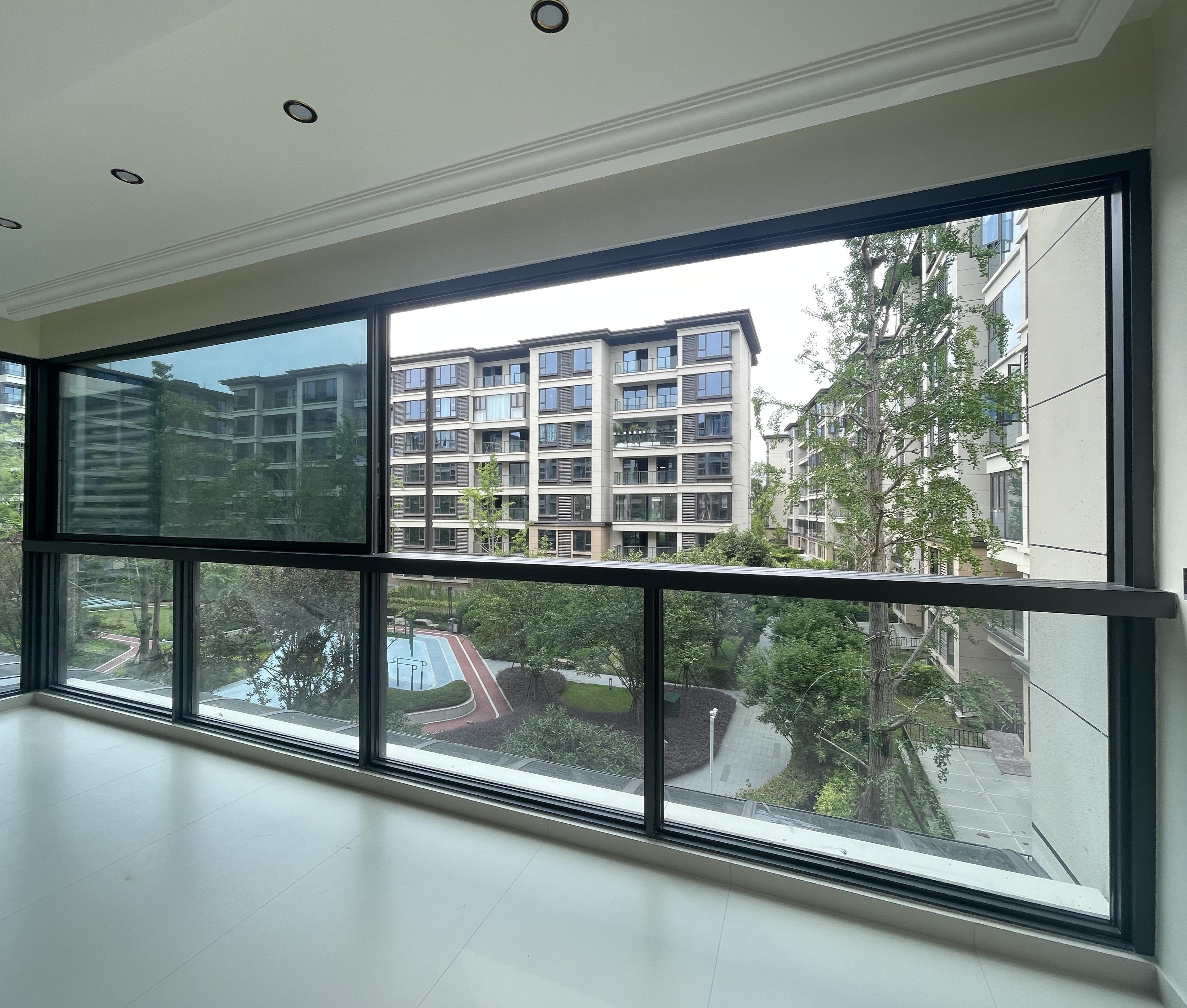 Minimalist Exterior Sliding Windows CE EN 14351-1 Certified with Double Glass for Apartments Balcony Residential Use