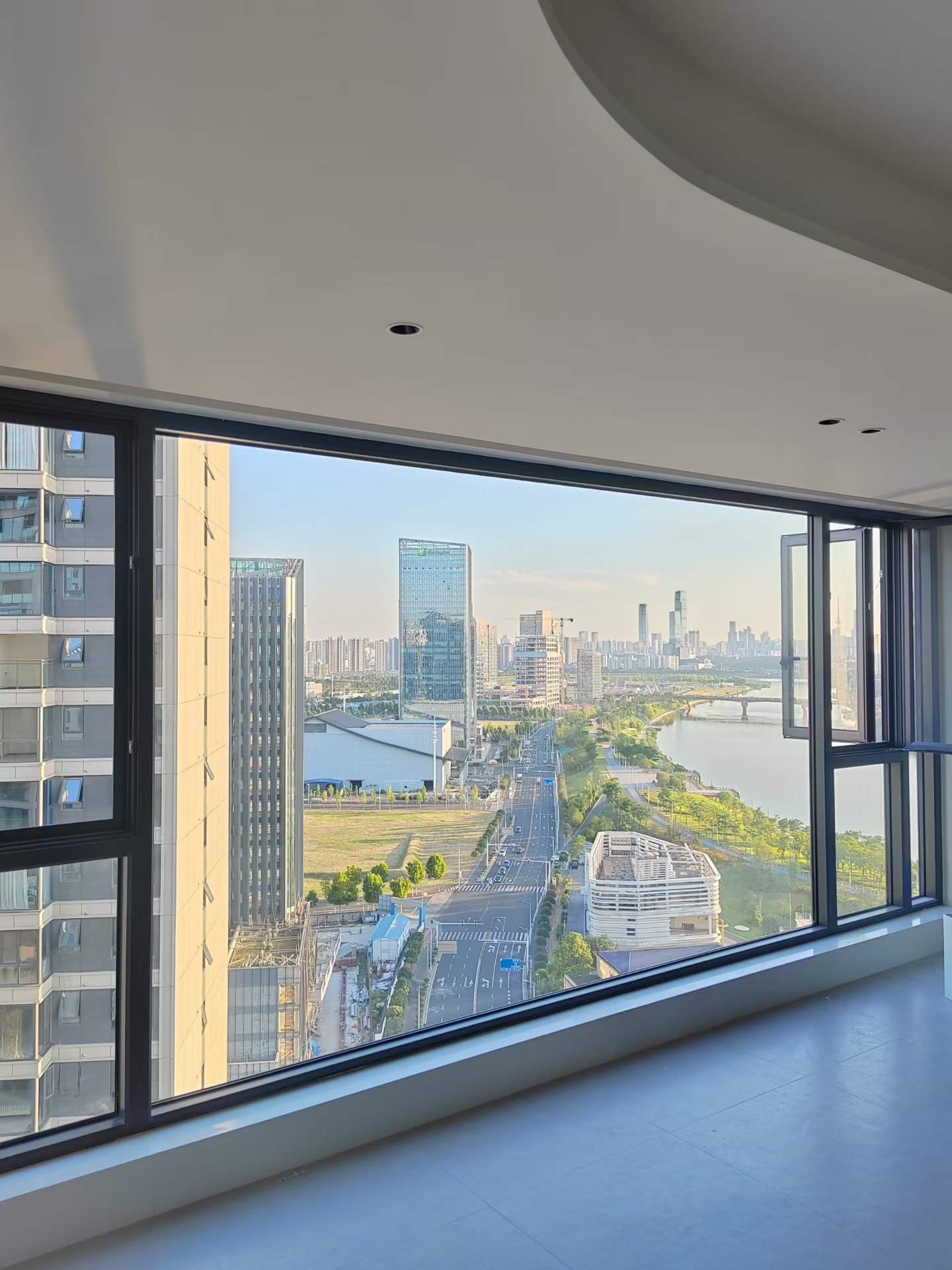 270 Degree Corner Panoramic Thermal Break Aluminum System Window for Villa Balcony Enclosure and Commercial Projects