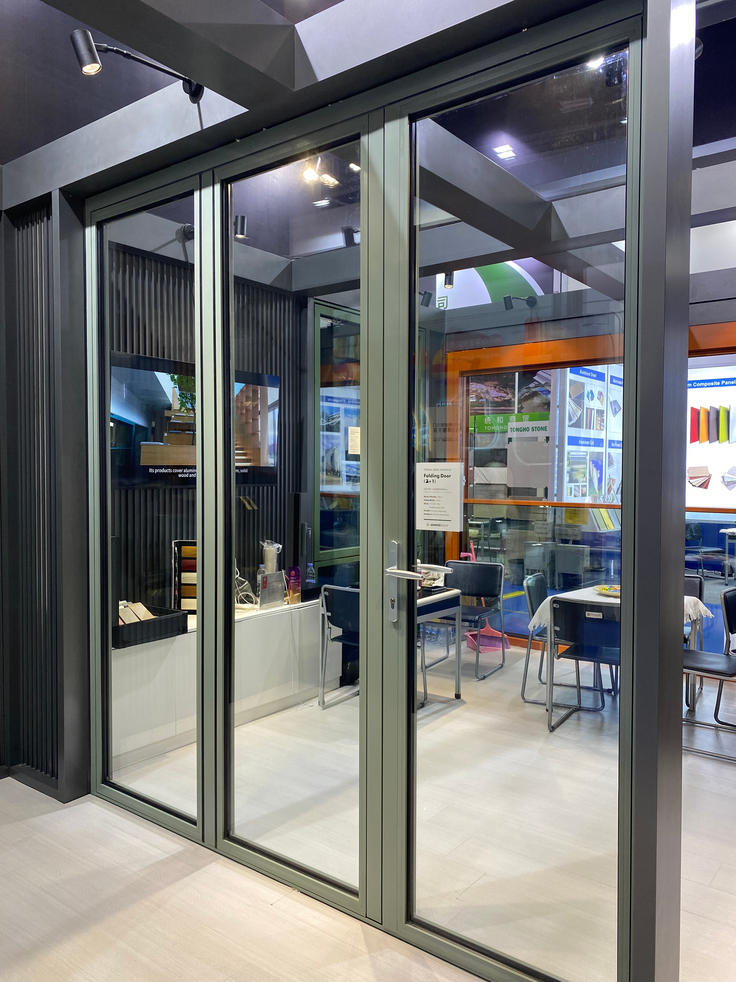 Aluminum Customization Folding Door for Patio Soundproof Insulation Exterior Aluminum Glass Door