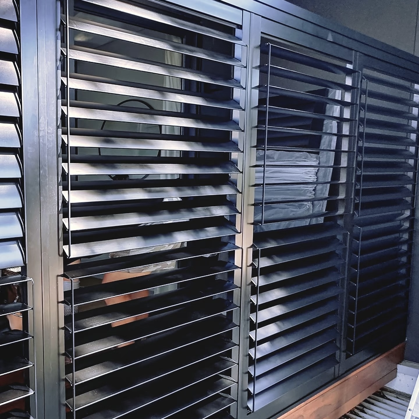 Heavy Duty Aluminum Alloy Accordion Storm Shutters Folding Louver Door Eco-Friendly Exterior Security Sunshade Window For