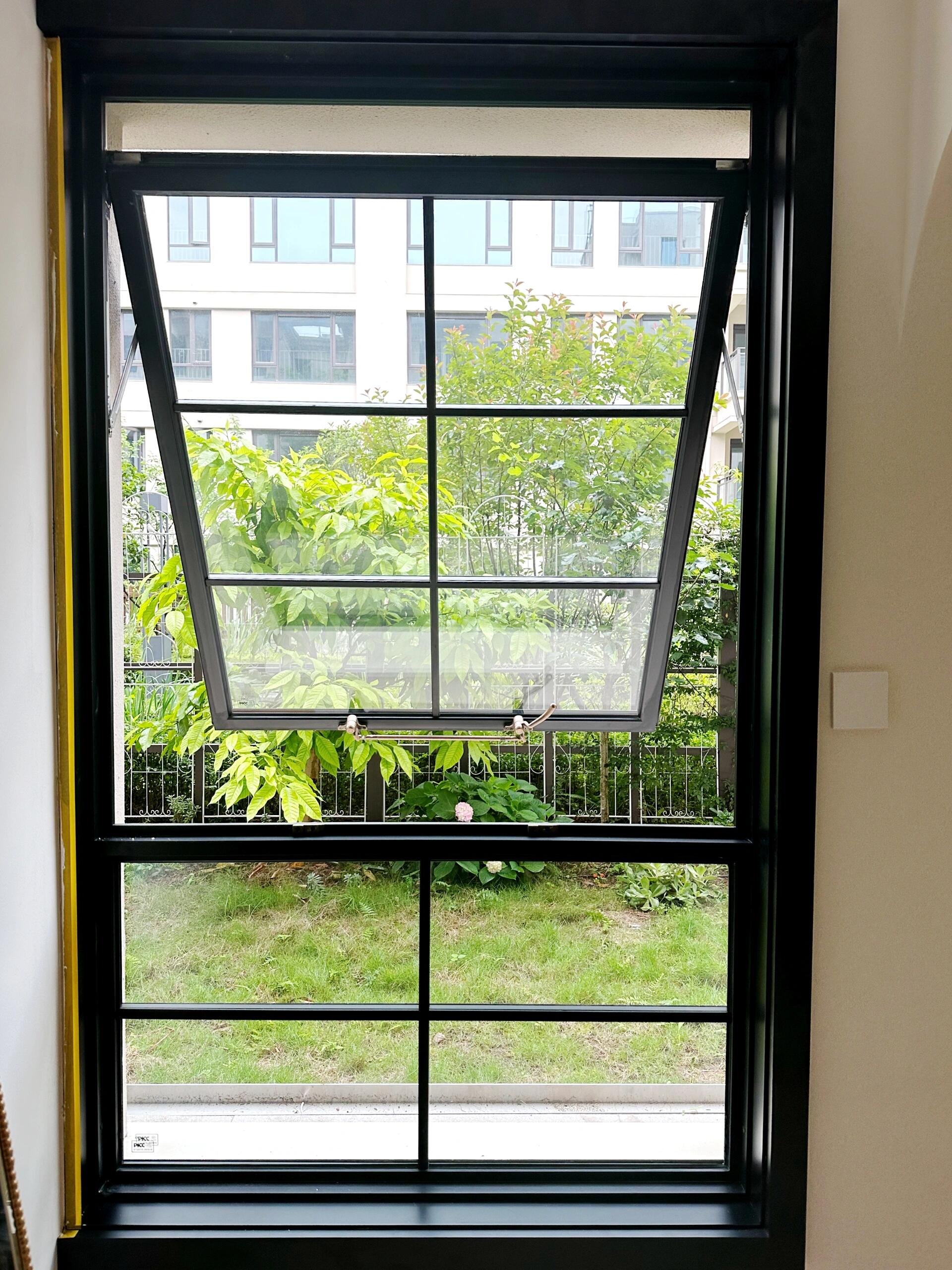 Retro French Black Frame Aluminum Awning Window With Louver Top Hung Casement Window For Outdoor Kitchen Use Double Glazing